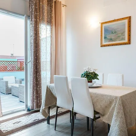 Alle Pavoncelle Con Terrazzo Di 50 Mq *